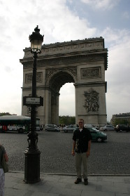 2005-09-13-Paris-19-Arc-De-Triomphe -Travis.JPG
